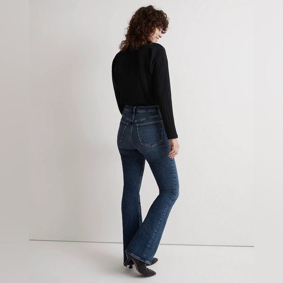 Madewell Curvy Skinny Flare Jeans in Alvord Wash: Instacozy Edition 26 - Picture 2 of 6